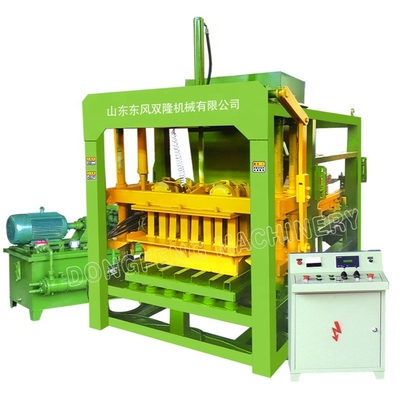 Machine de fabrication de brique creuse automatique de machine du bloc QT4-18 pour faire des blocs de mur de soutènement à vendre